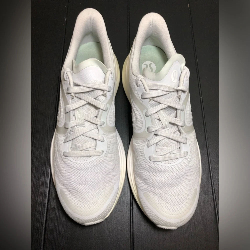 Lululemon Blissfeel 2 Womens Running Shoe silver white size 11